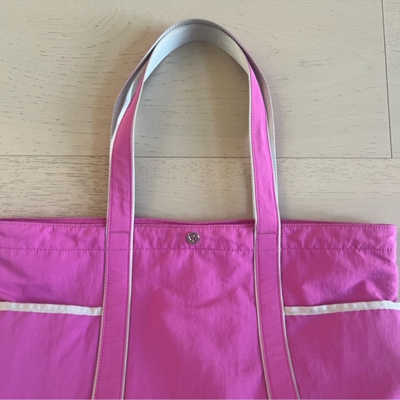 NWOT lulu daily multi pocket tote pink / Pow Pink - Picture 2 of 5